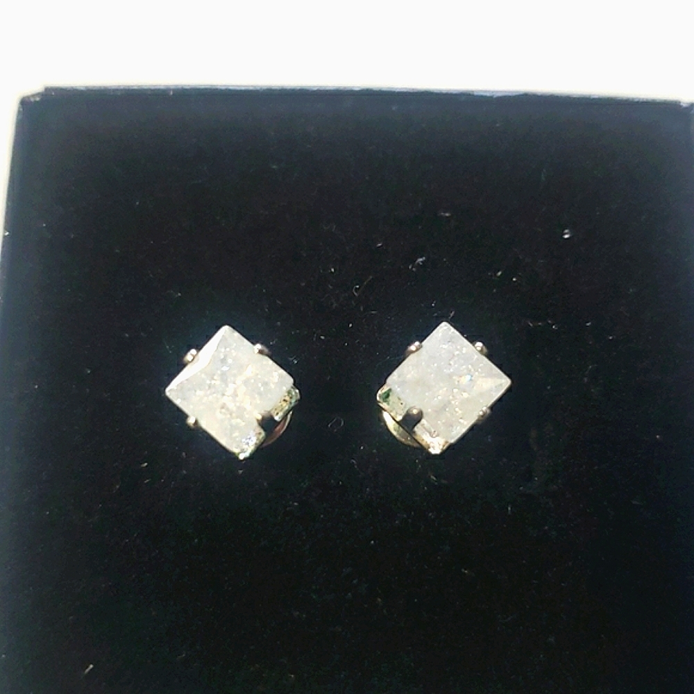 Stone Earings - Picture 3 of 8